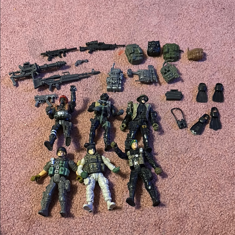 Chap mei Military action figures and accessories. 6 figures, 6 weapons, and more